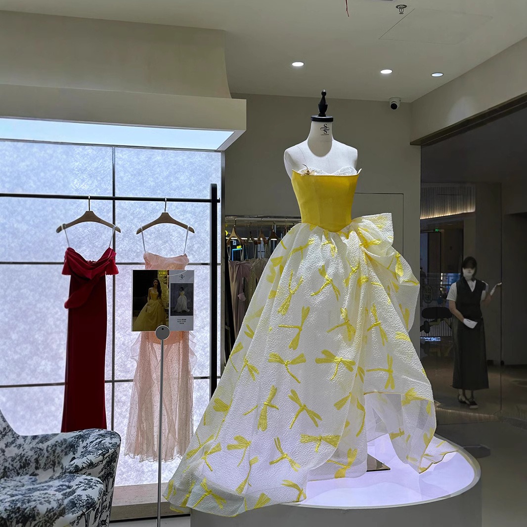 Элегантное желтое атласное пла – обзор и цена Embroidery Yellow Dress
